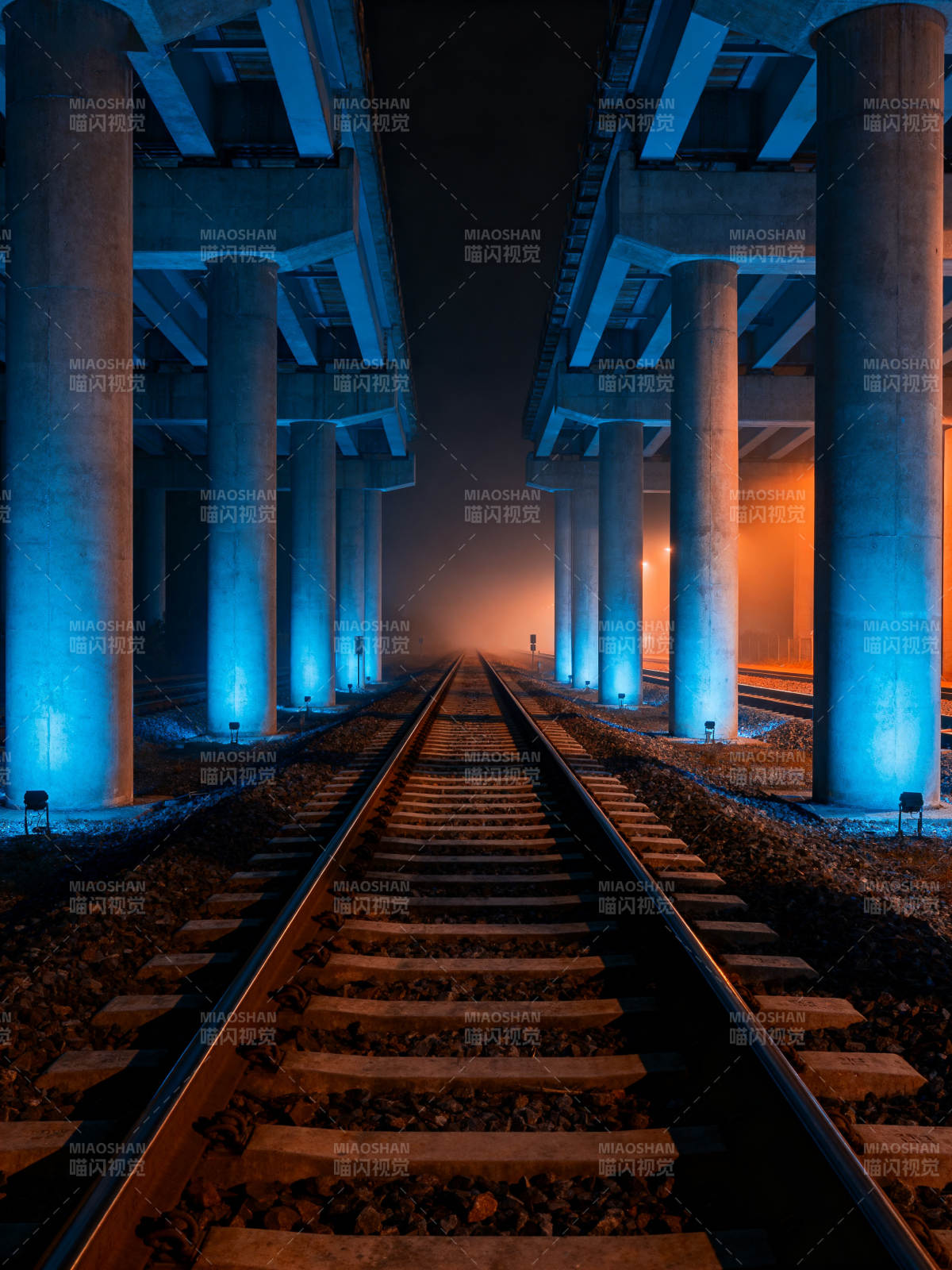 夜轨迷雾图片