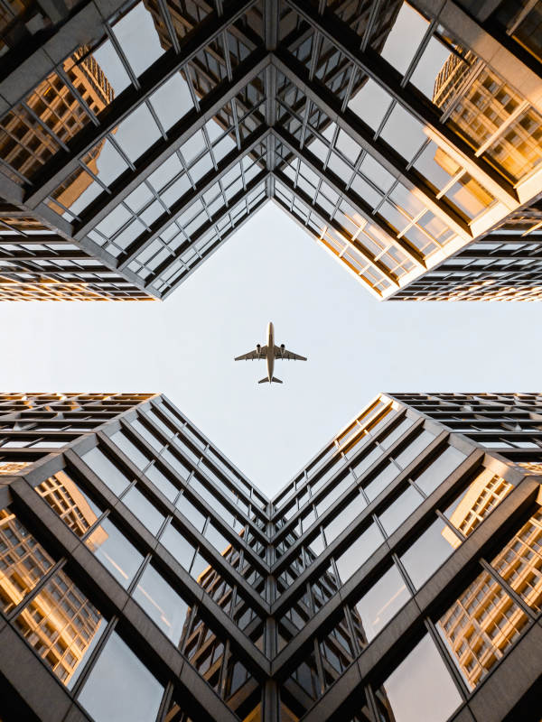 都市之眼 飞机掠过图片