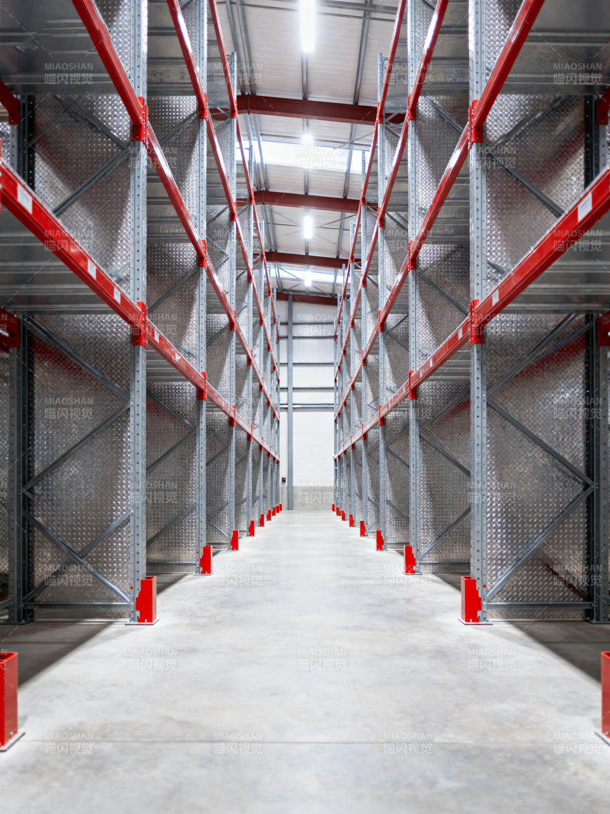 现代化仓储货架图片