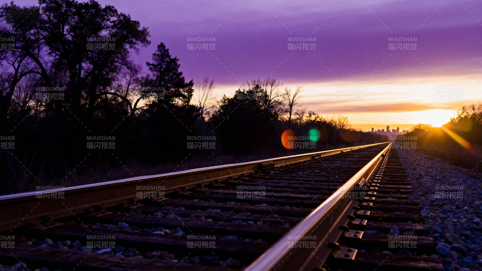 铁轨尽头的黄昏图片