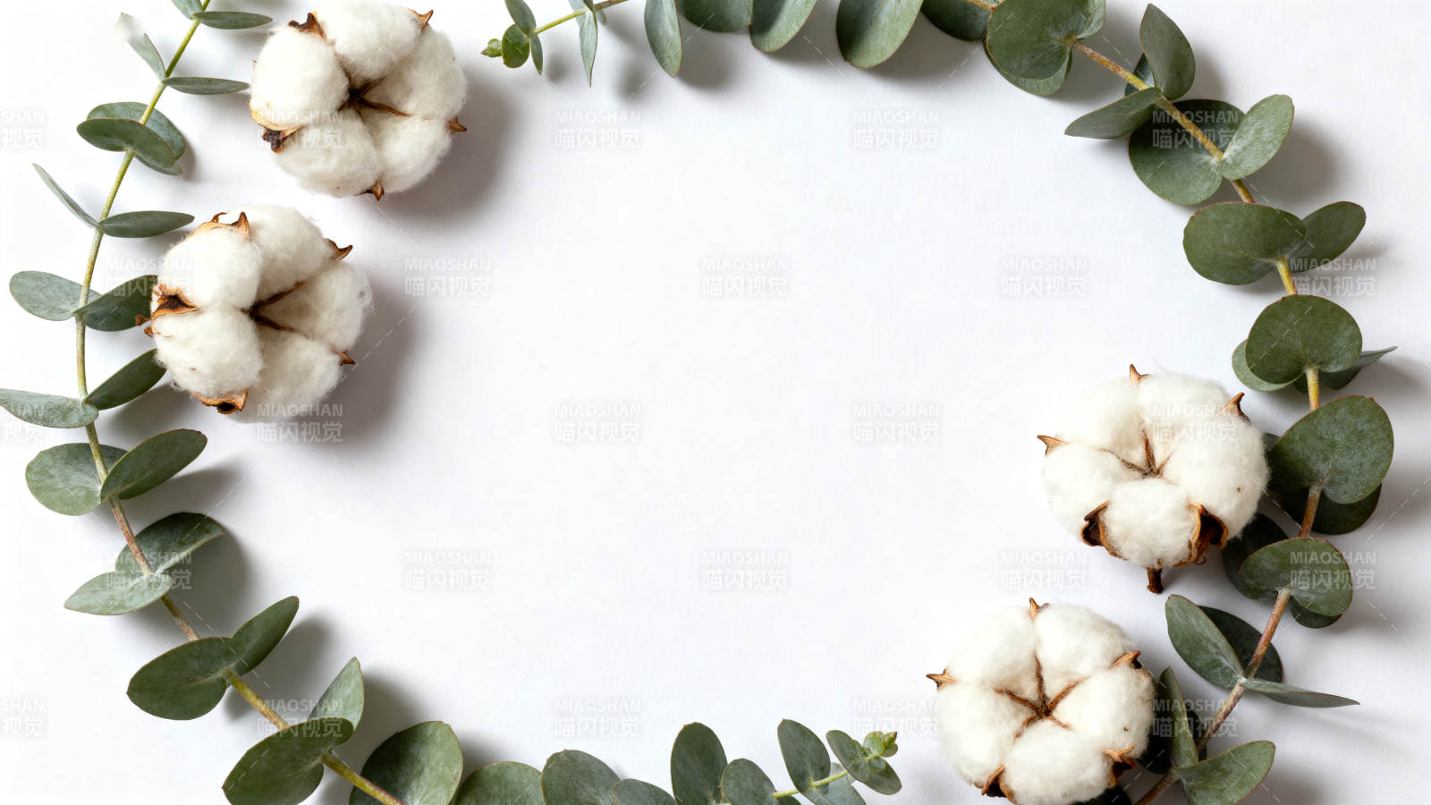 棉絮与绿叶环饰图片