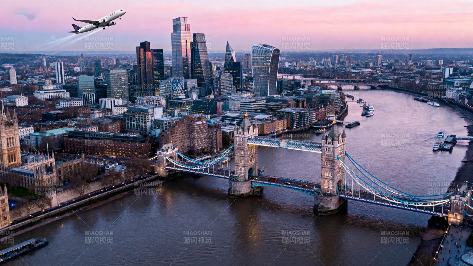 伦敦塔桥日落航拍图片