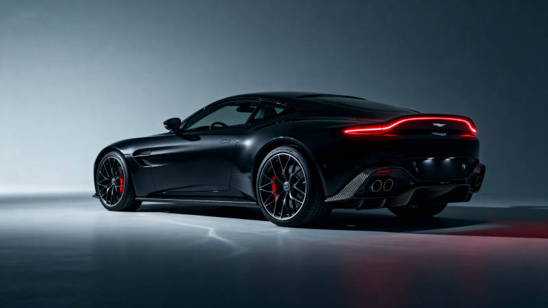 黑色跑车侧影图片