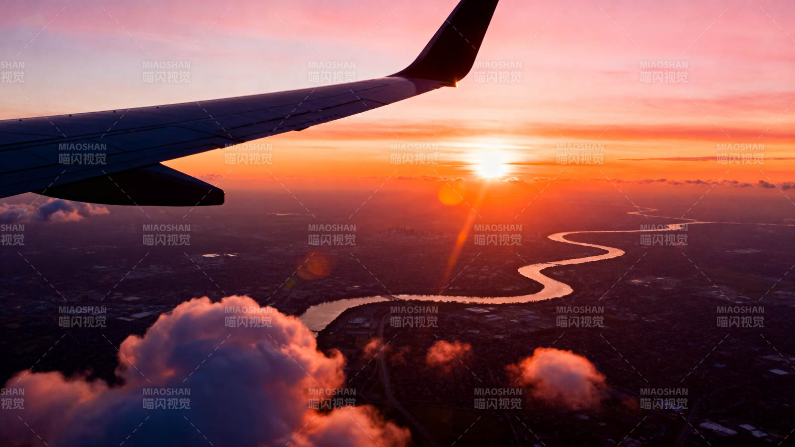 夕阳下的航程图片