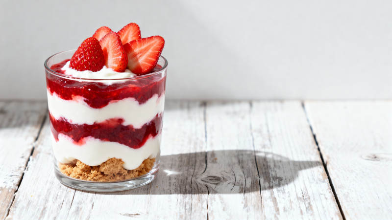 草莓奶油杯图片