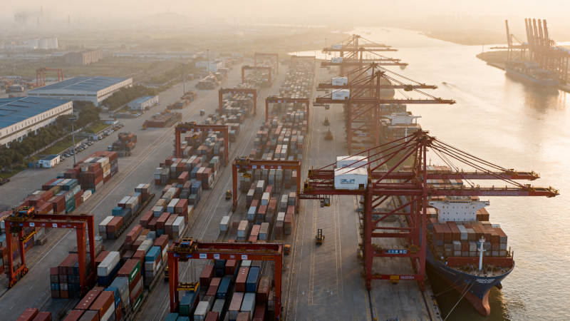 繁忙港口集装箱码头图片