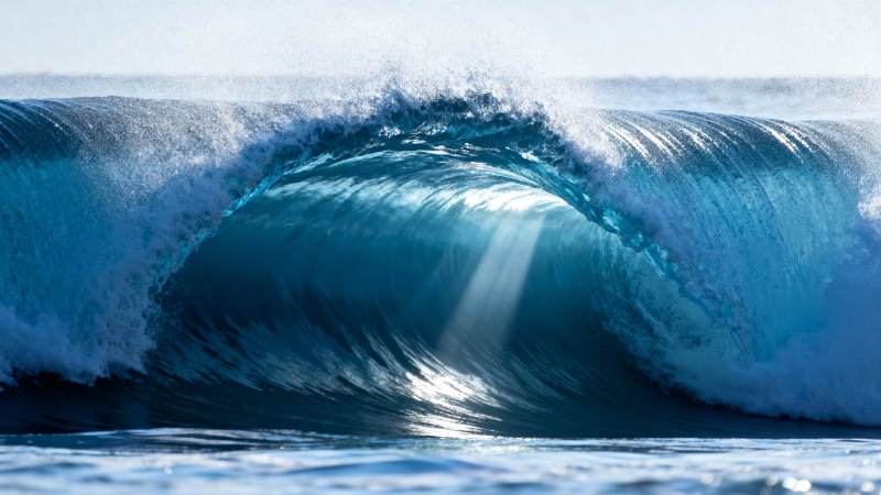 碧海巨浪翻涌图片