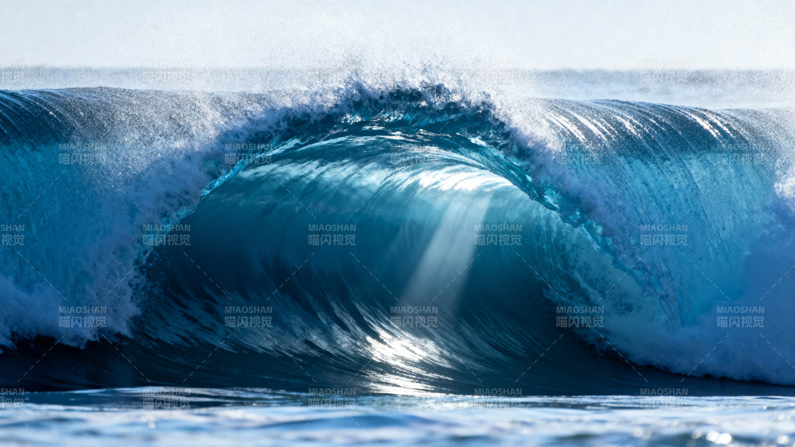 碧海巨浪翻涌图片