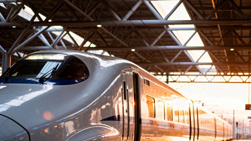 高速列车进站图片