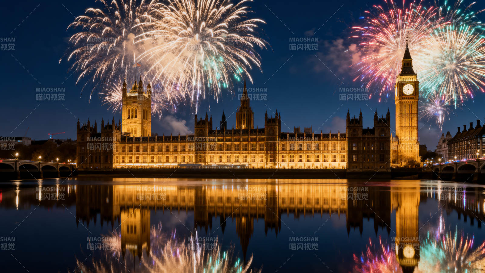 伦敦夜景烟花绽放图片