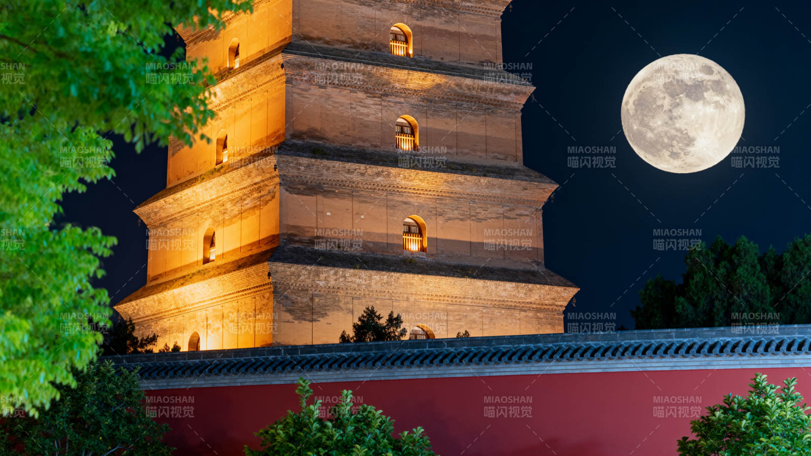 大雁塔夜景月明图片