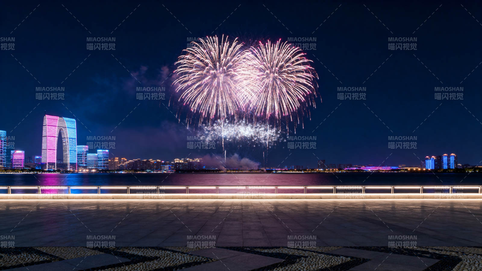 夜景烟花璀璨绽放图片