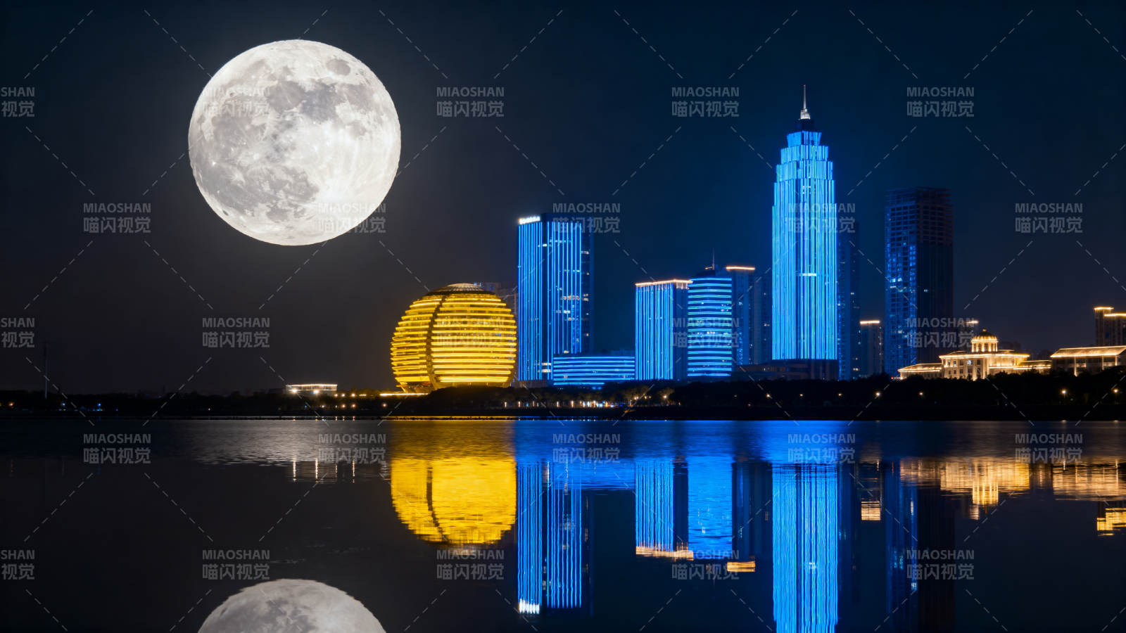 月映城市夜景图片