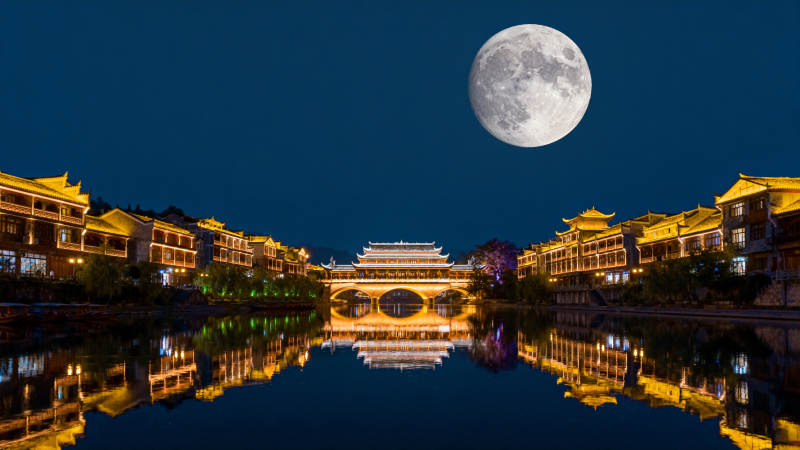 月照古桥夜景图片