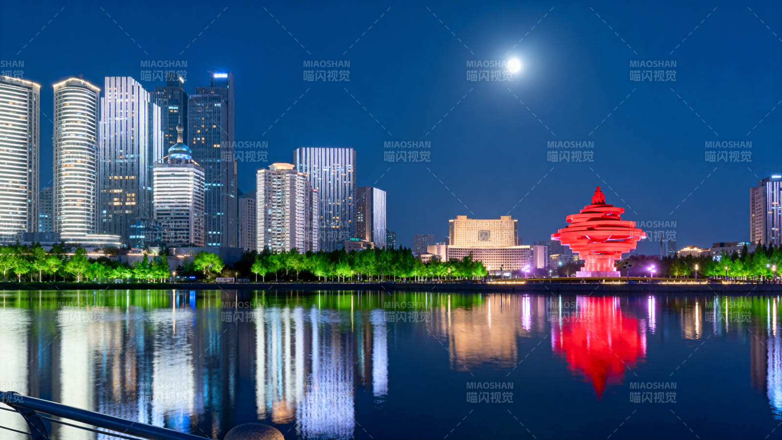 月夜城市倒影图片