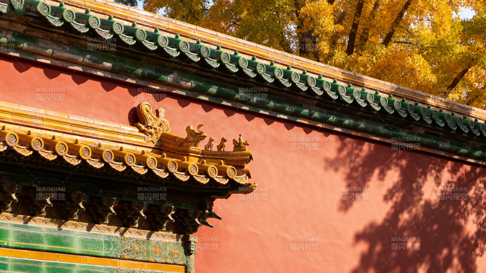 秋日古建筑一角图片