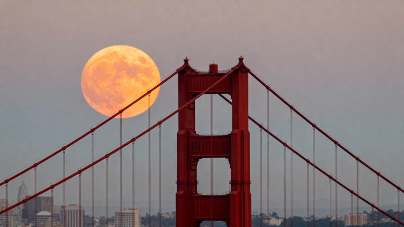 金门大桥月升图片