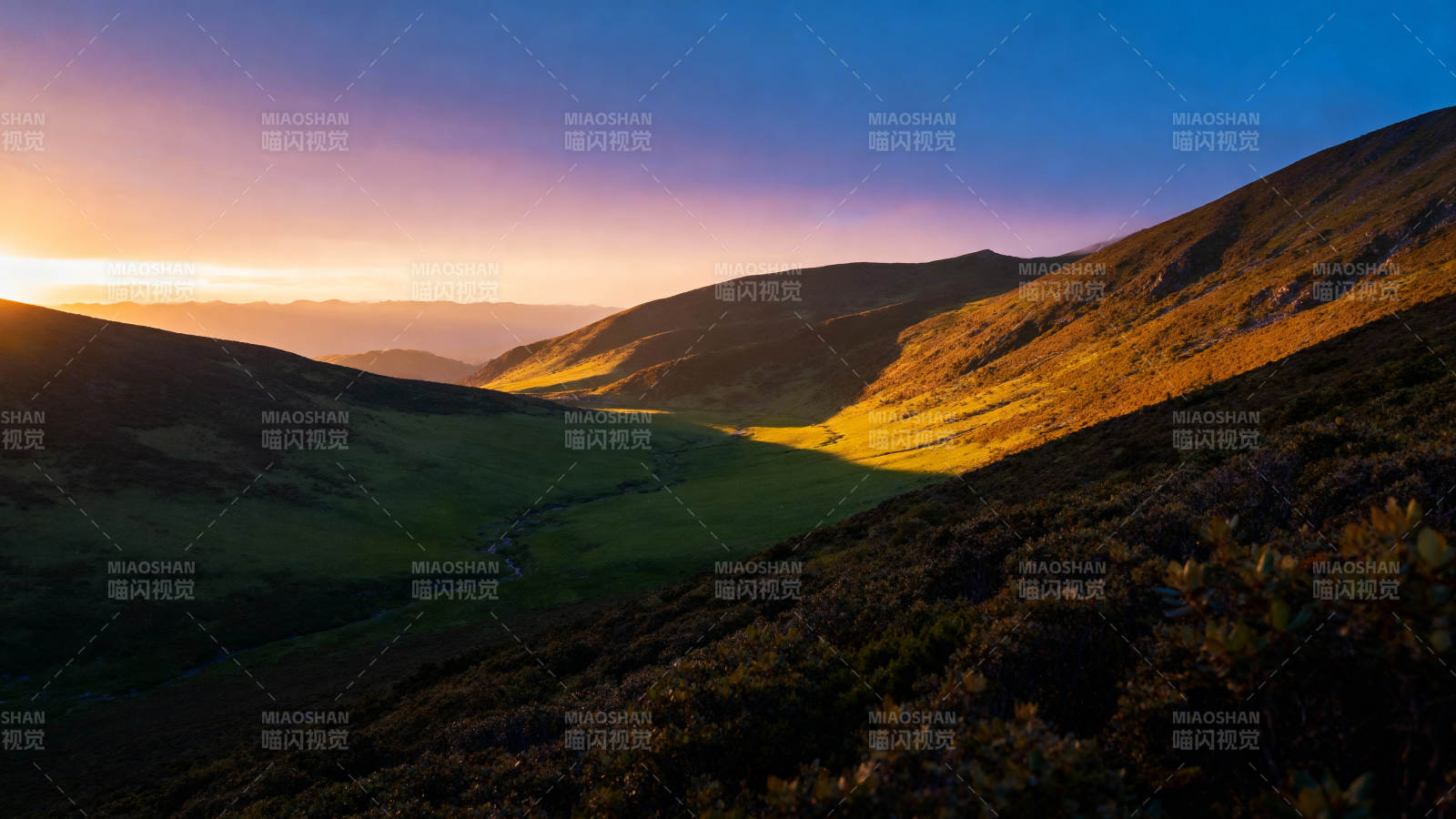 山间日落美景图片