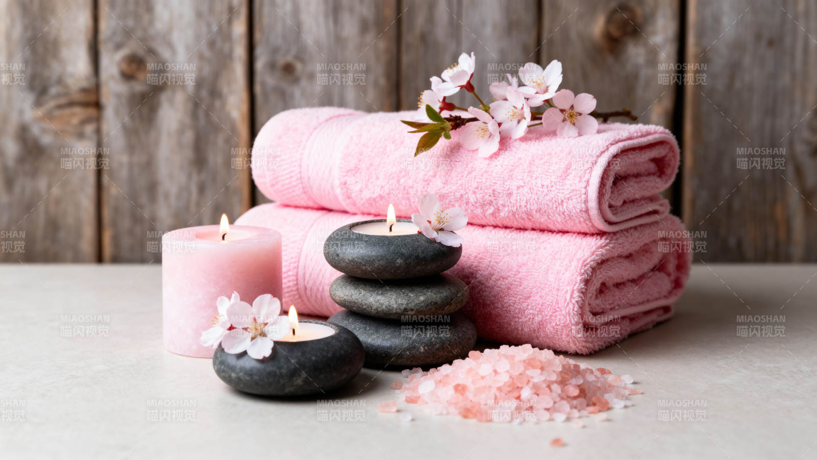 粉色毛巾与香薰石图片