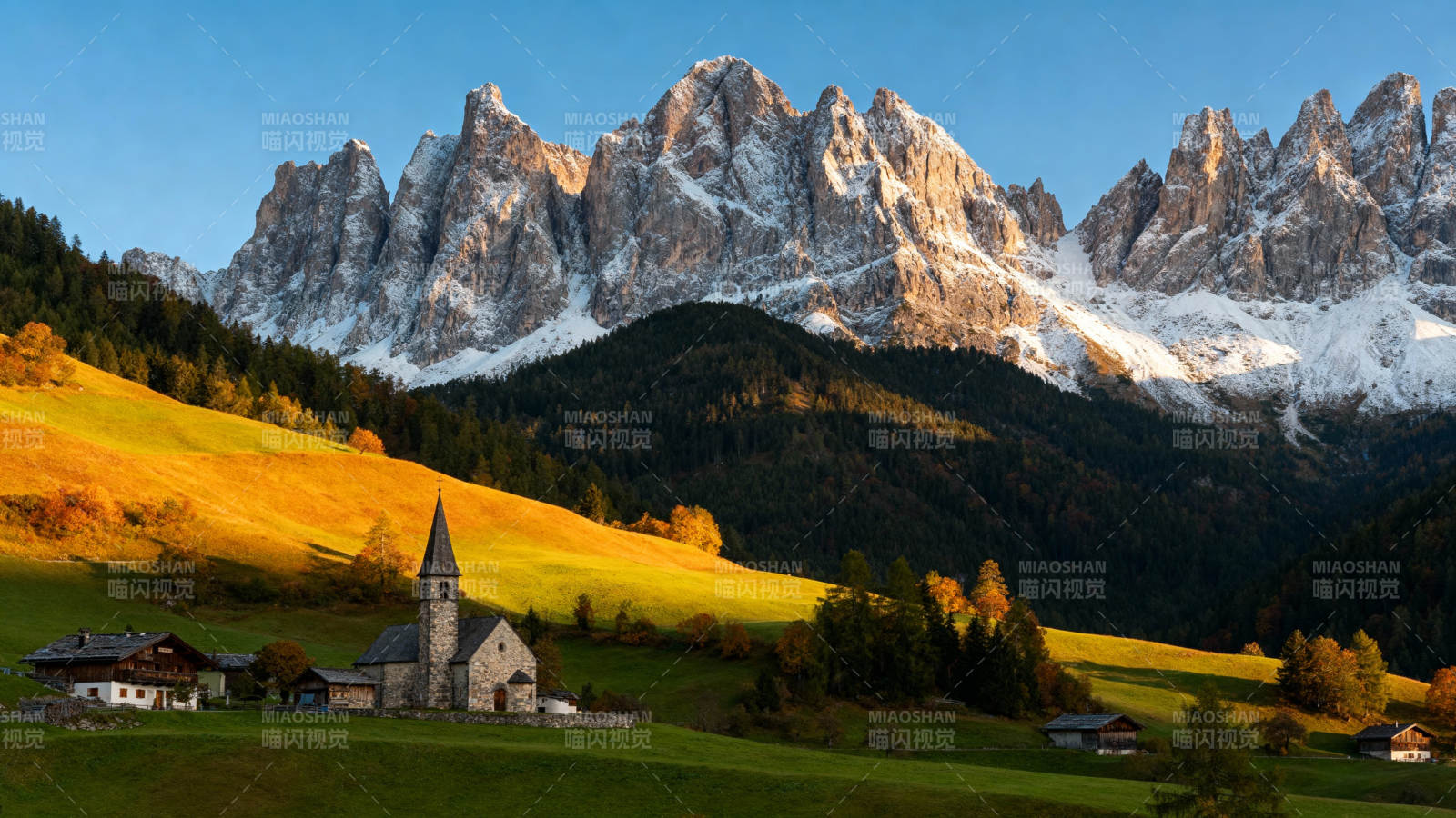 阿尔卑斯山下小教堂图片