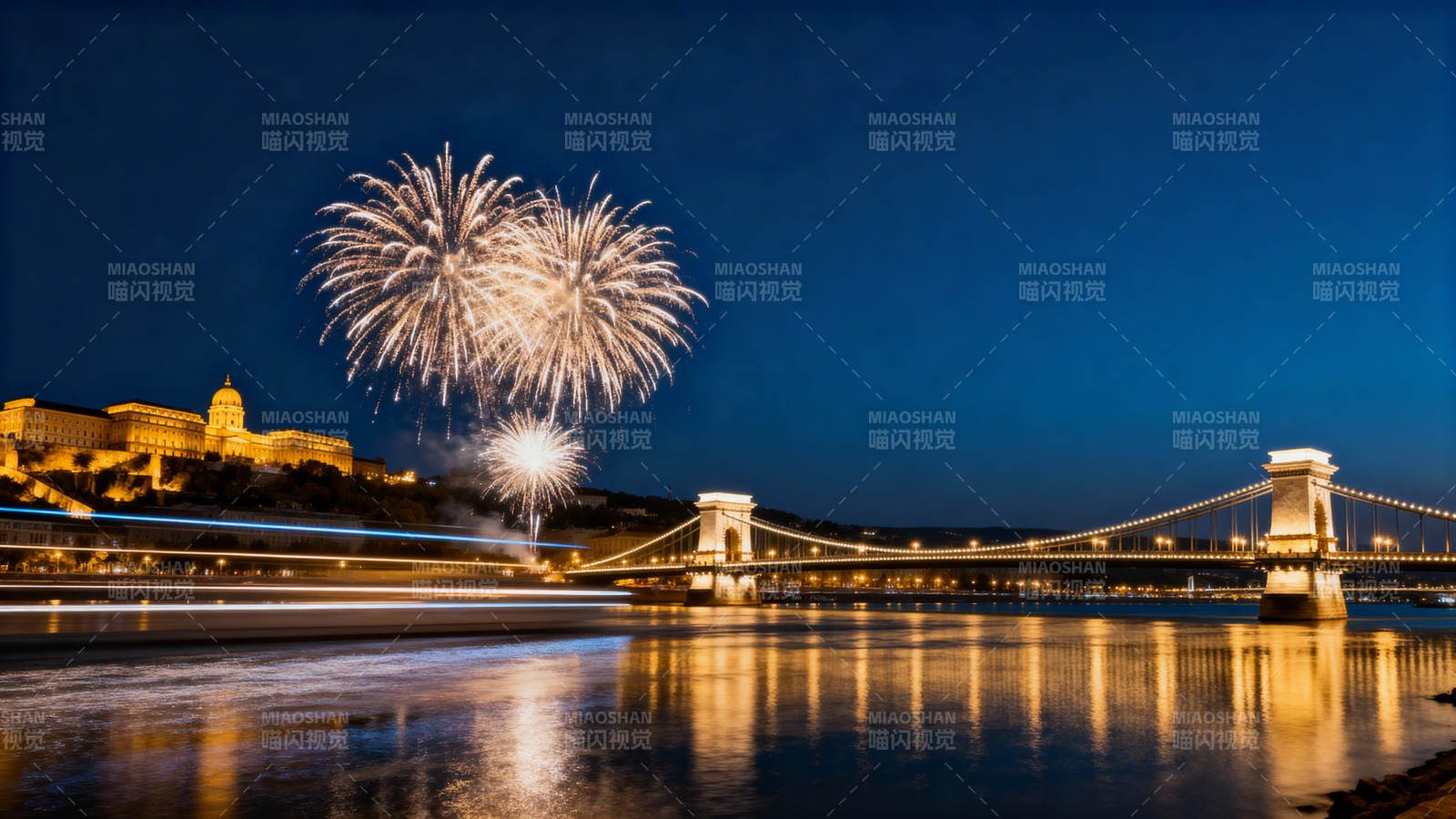 夜幕烟花映桥影图片