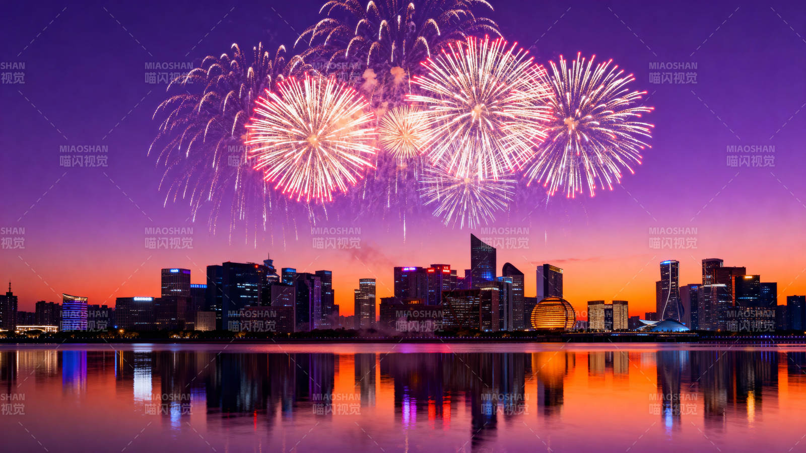 烟花映城夜景图片