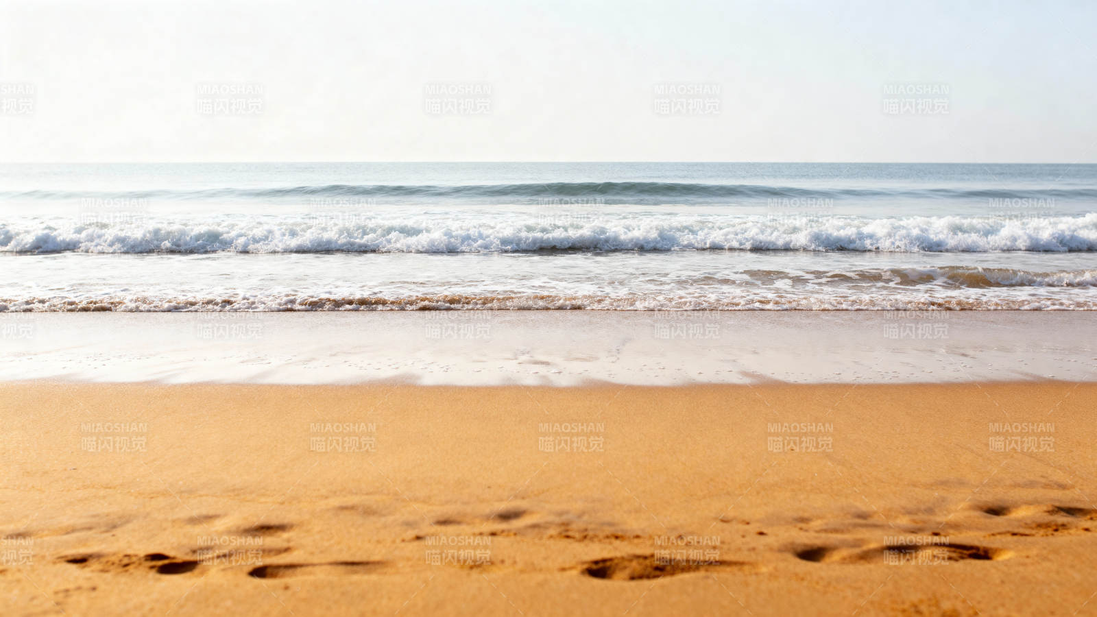 沙滩上的足迹图片