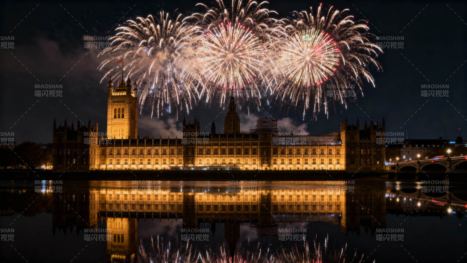 伦敦夜空烟花绽放图片