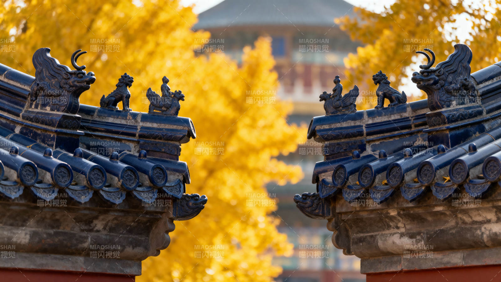 秋色中的古建筑屋檐图片