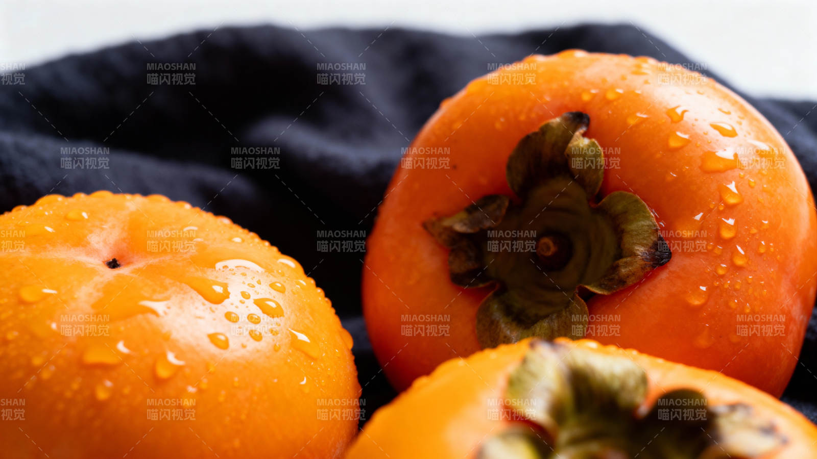 晶莹柿子特写图片