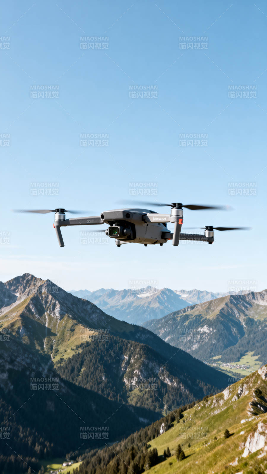 无人机翱翔山间图片