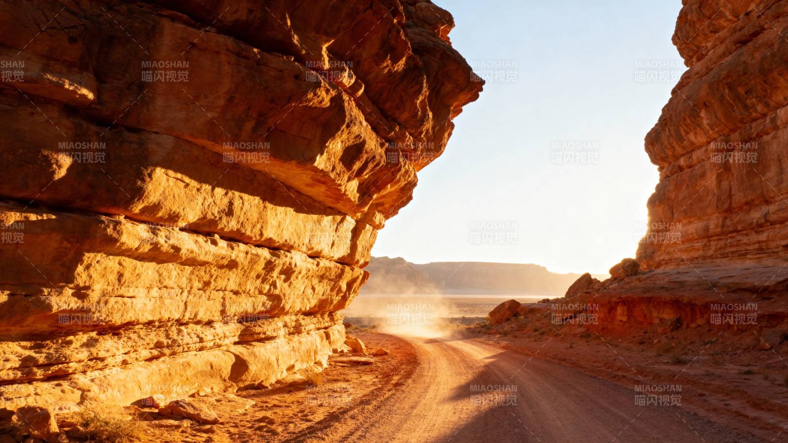 沙漠峡谷之路图片