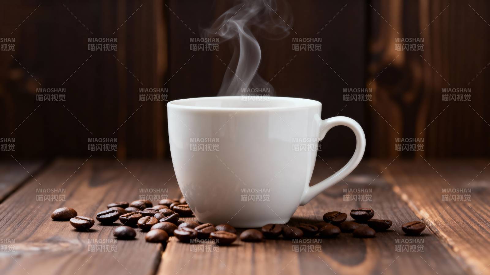 热咖啡与咖啡豆图片