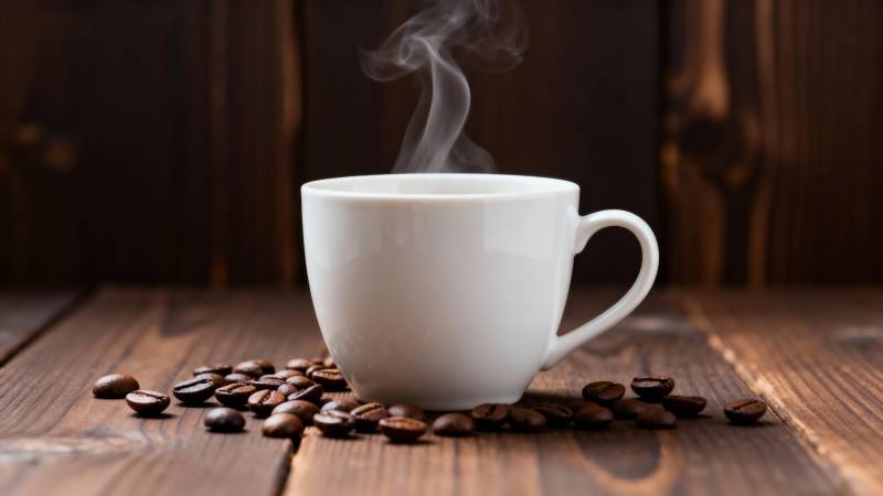 热咖啡与咖啡豆图片