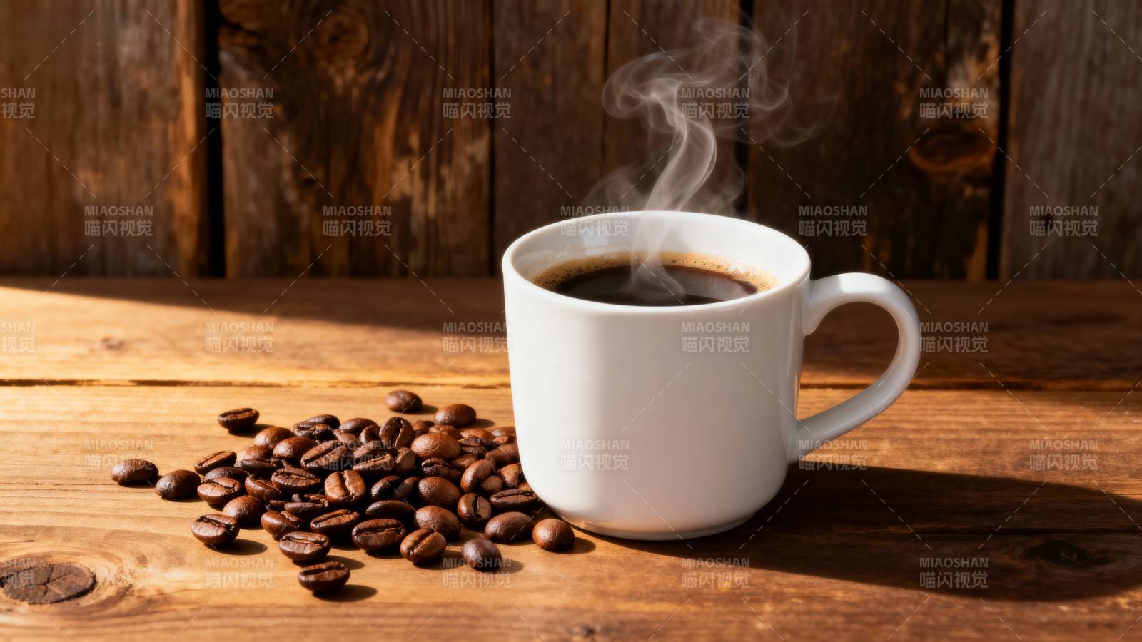 热咖啡与咖啡豆图片