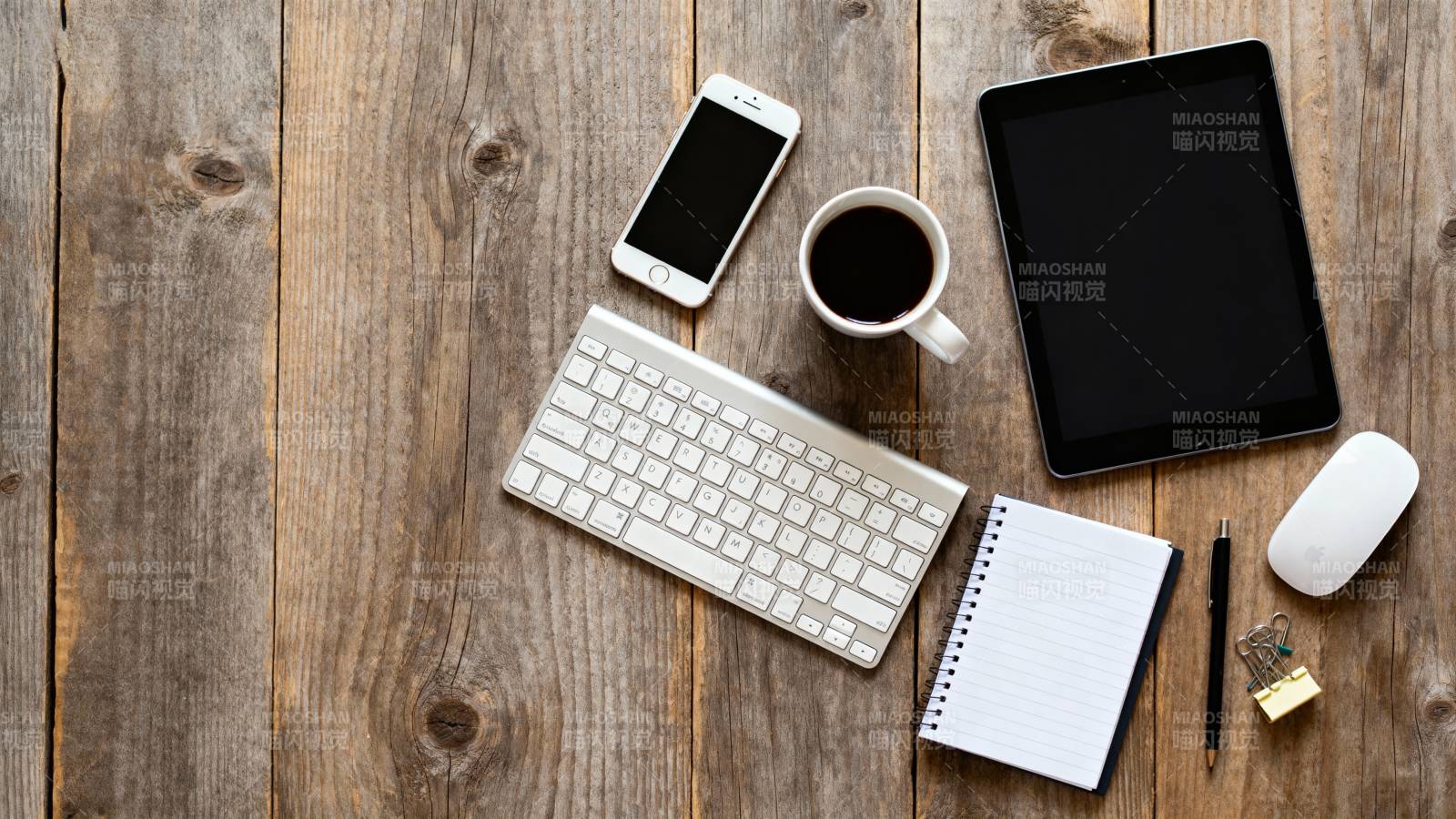 办公桌面一角图片