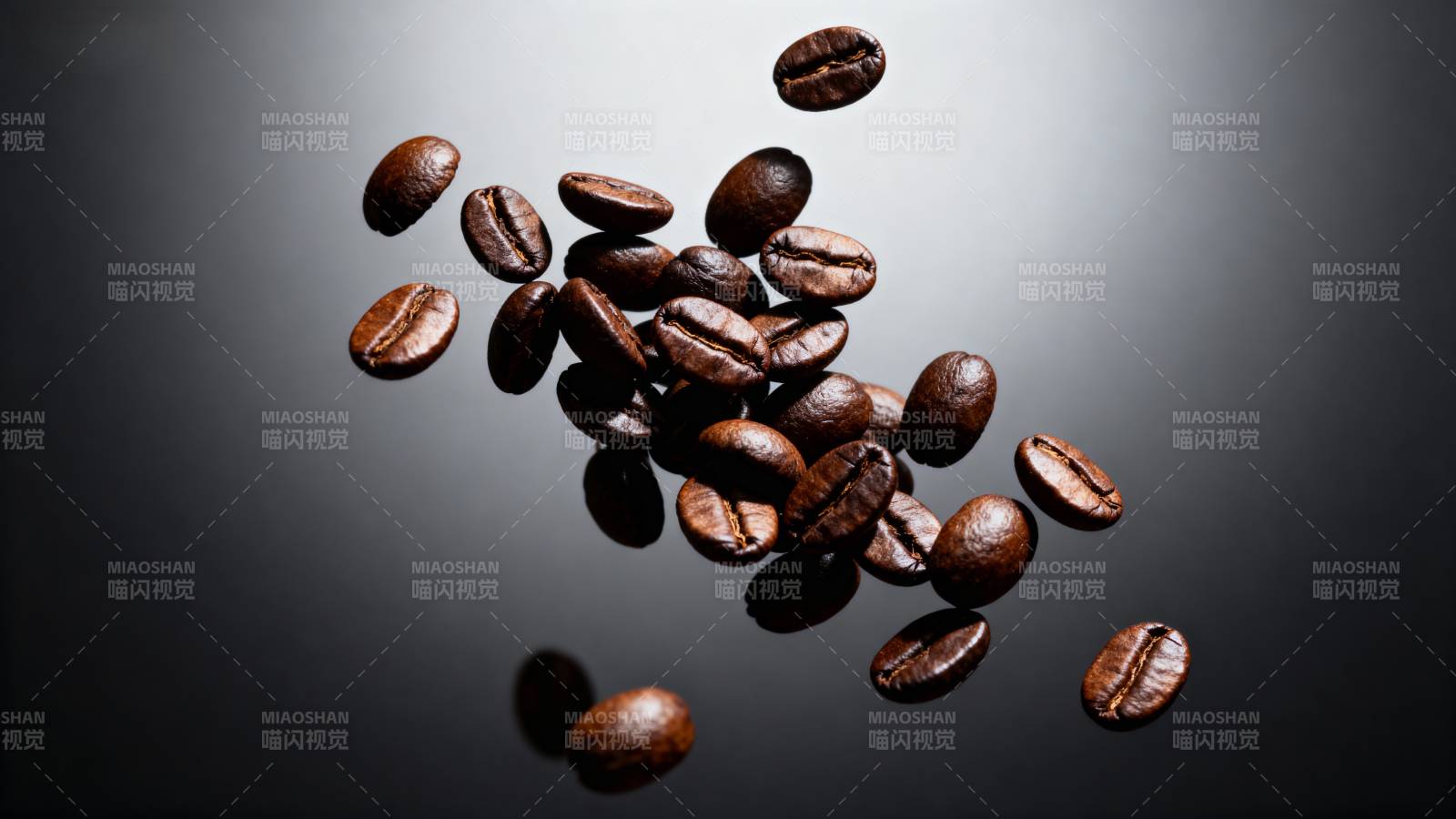 咖啡豆飞舞图片