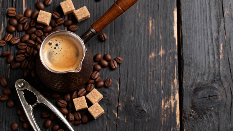 咖啡与糖块的静谧时光图片