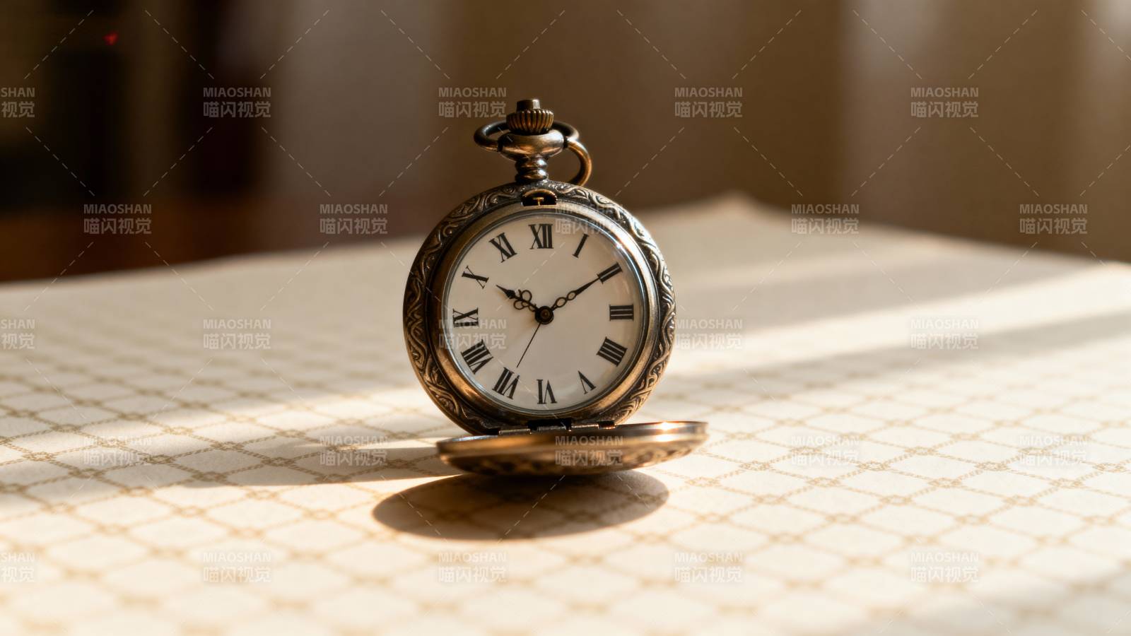 怀表静置时光图片