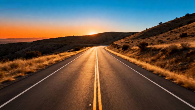 夕阳下的公路图片