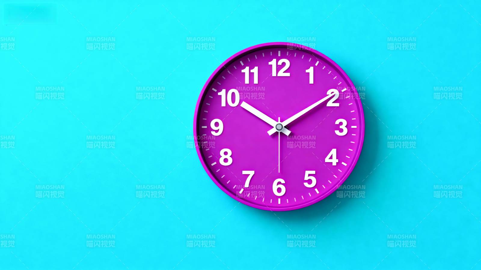 紫色时钟蓝色背景图片