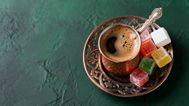 咖啡与糖果的静谧时光图片