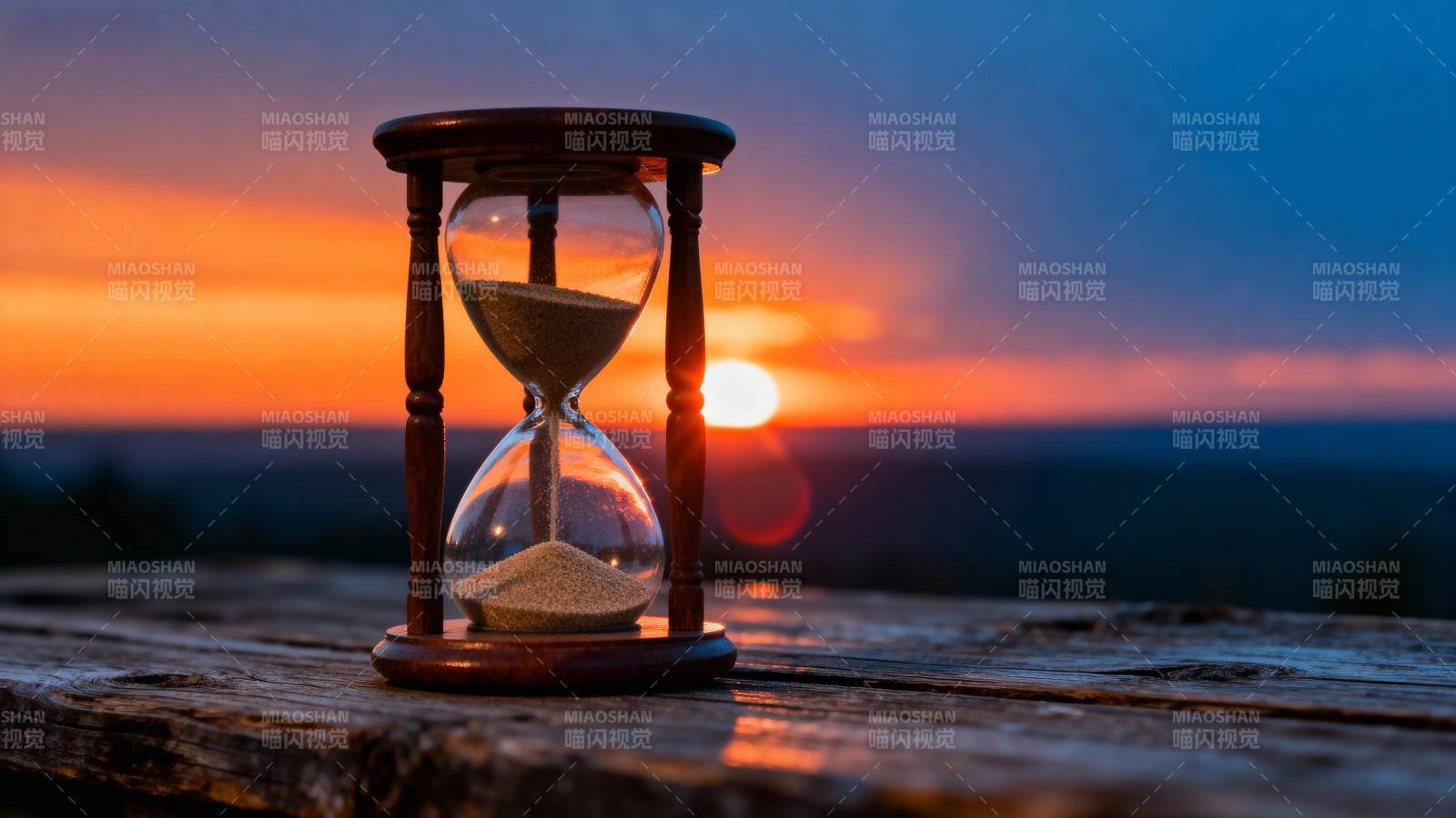 沙漏映夕阳图片