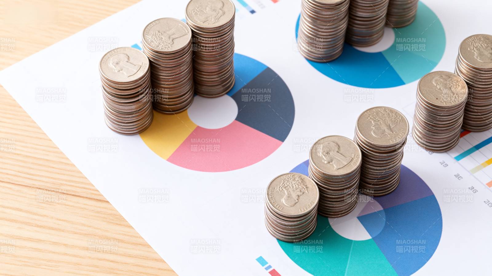 金币与财务图表图片