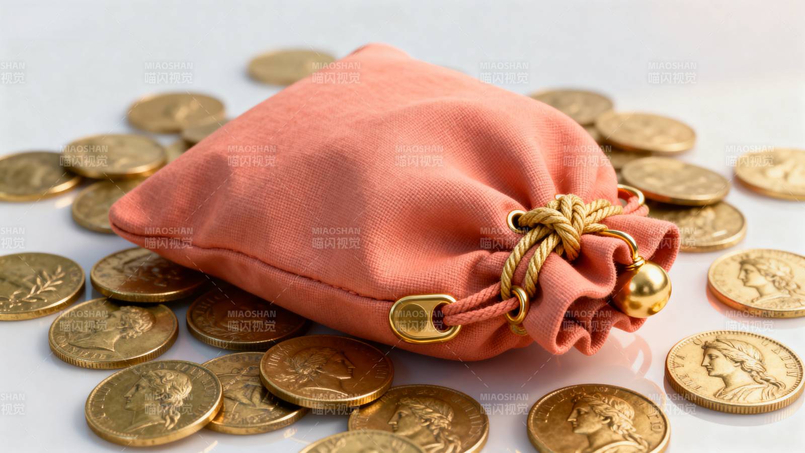 金币与粉红布袋图片