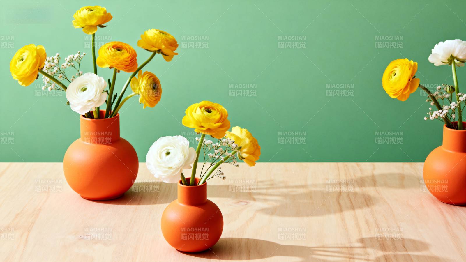 橙瓶黄花绿墙图片