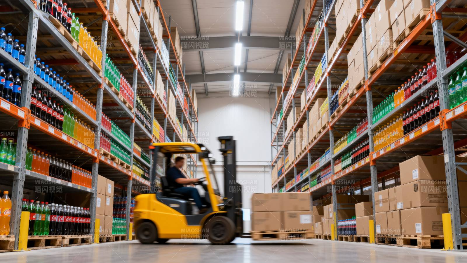 仓库叉车作业图片