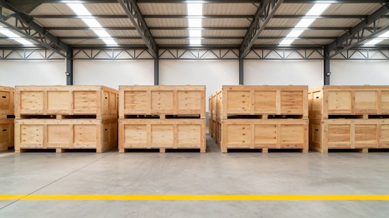 仓库木箱整齐排列图片