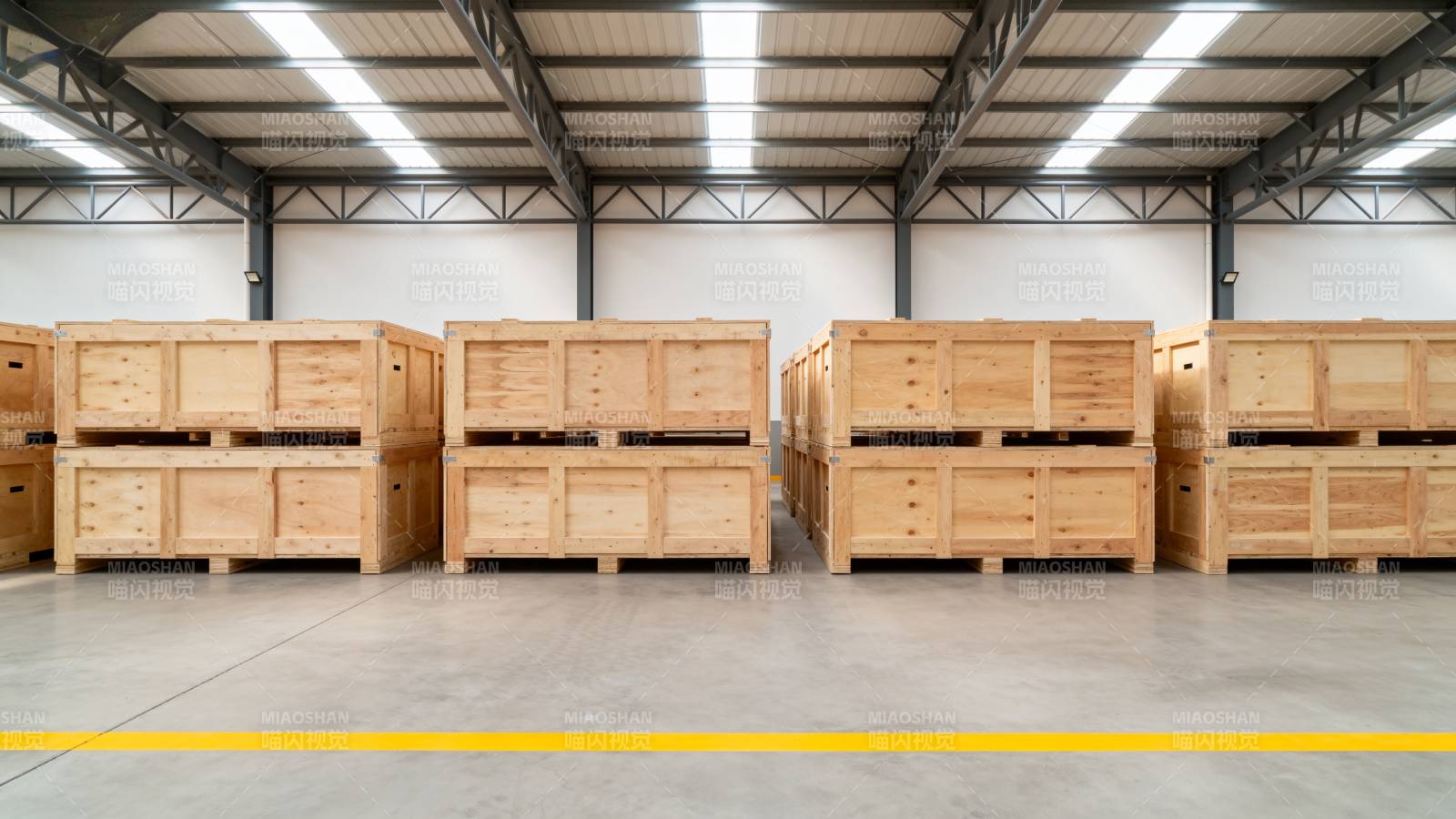 仓库木箱整齐排列图片