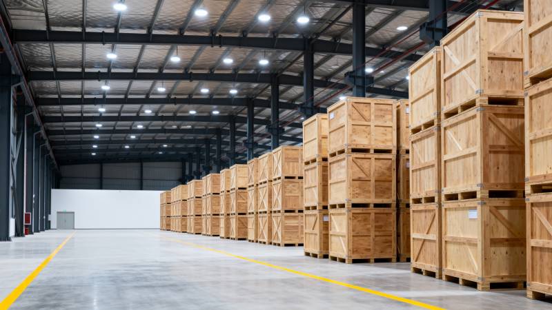 仓库木箱整齐排列图片